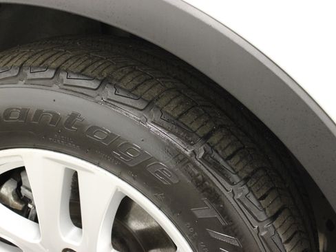 Used 2018 Ford Explorer XLT w/ Equipment Group 201A image 10