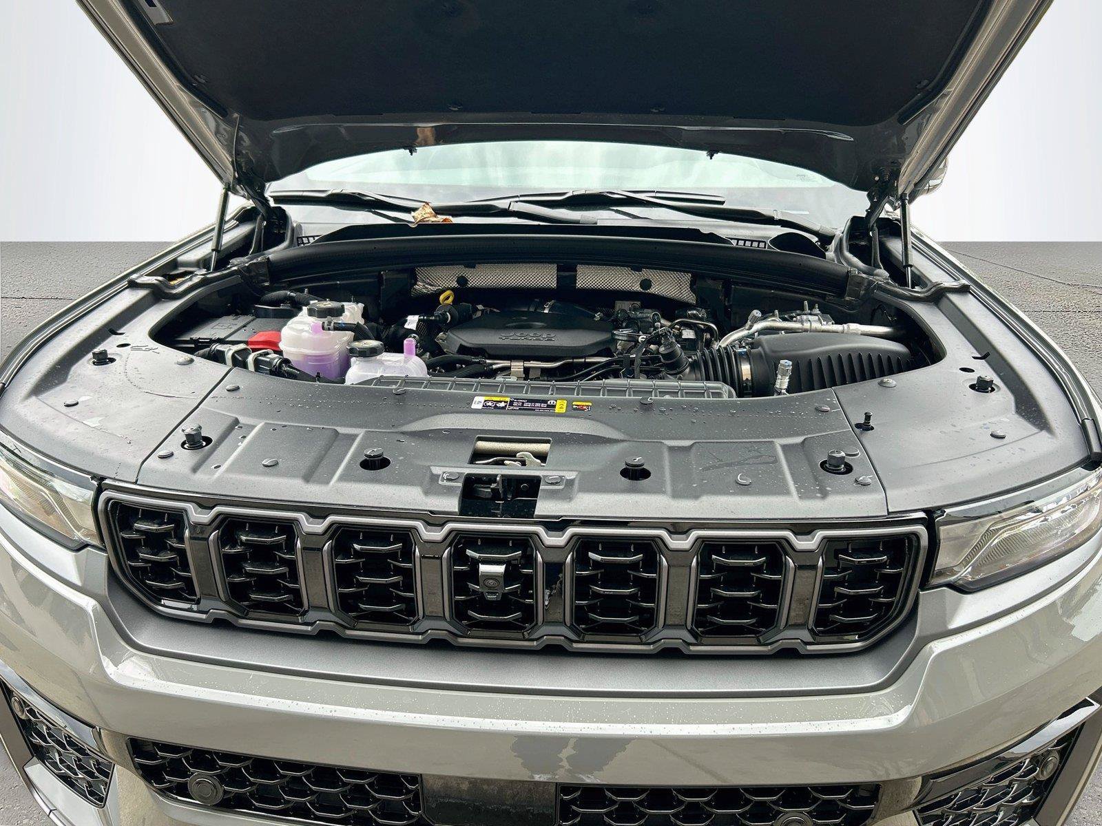 New 2027 Jeep Grand Cherokee Limited AWD/4WD image 10