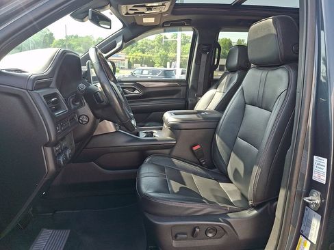 Used 2021 Chevrolet Suburban RST w/ Luxury Package AWD/4WD image 17