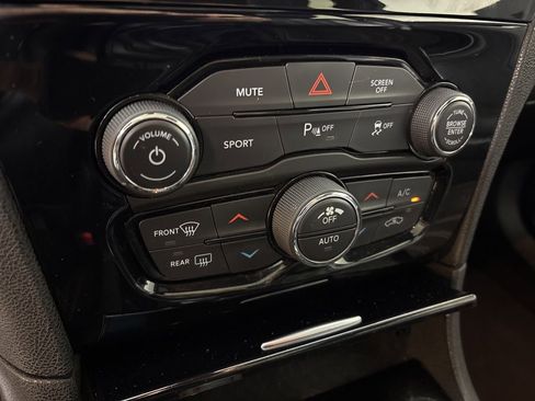 Used 2023 Chrysler 300 S image 33