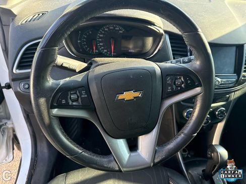 Used 2020 Chevrolet Trax LT w/ LT Convenience Package FWD image 16