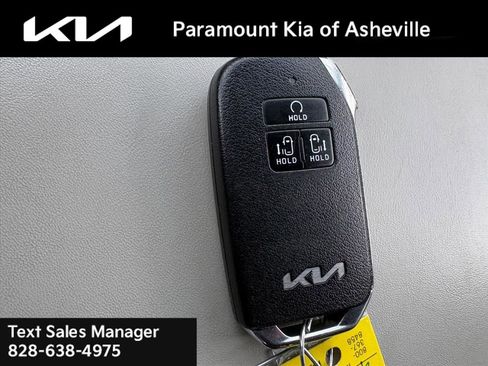Used 2024 Kia Carnival LX image 28