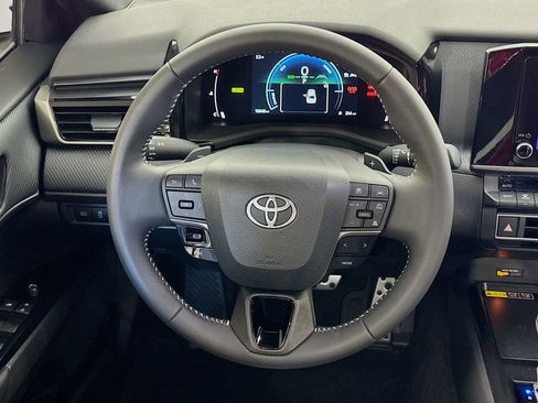 Used 2025 Toyota Camry SE w/ Convenience Package image 36