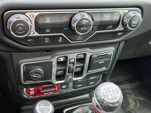 Used 2018 Jeep Wrangler Unlimited Rubicon AWD/4WD image 27