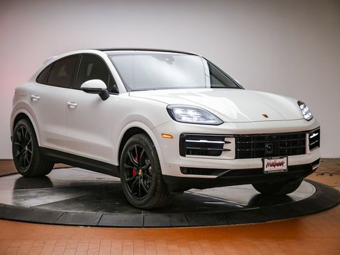 Certified 2026 Porsche Cayenne S AWD/4WD image 9
