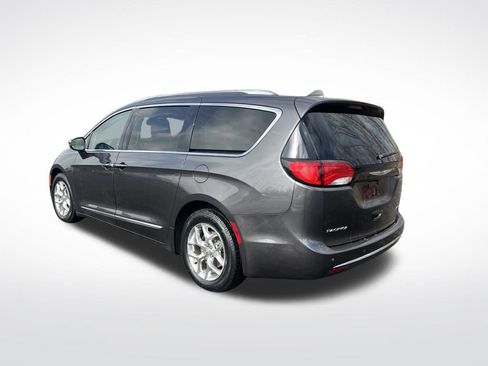 Used 2020 Chrysler Pacifica Limited image 3