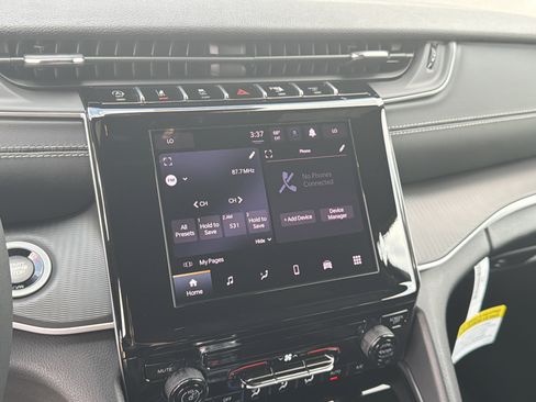 New 2026 Jeep Grand Cherokee Laredo w/ Trailer Tow Package image 33