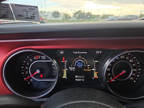 Used 2021 Jeep Wrangler Unlimited Rubicon w/ LED Lighting Group AWD/4WD image 4