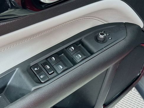 Certified 2025 Jeep Compass Limited AWD/4WD image 26