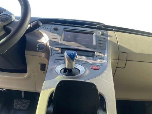 Used 2015 Toyota Prius Four image 15
