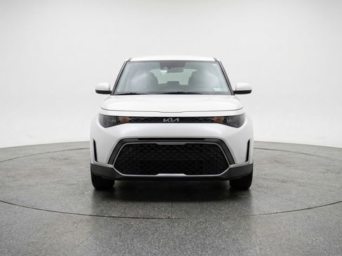 Used 2025 Kia Soul LX w/ LX Technology Package FWD image 2