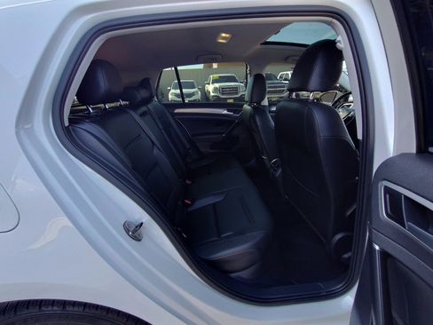 Used 2016 Volkswagen Golf SE image 43