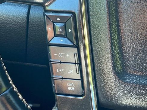Used 2016 Lincoln Navigator Select RWD image 18