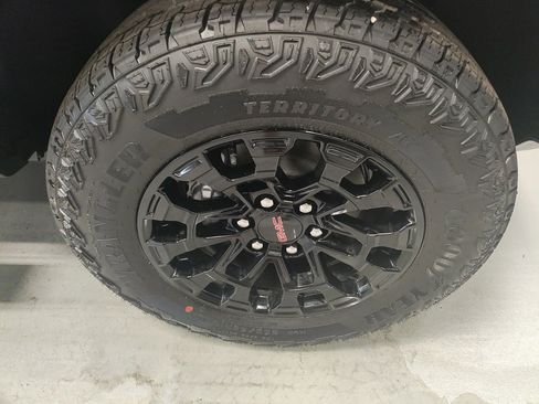 New 2026 GMC Canyon Elevation w/ Convenience Package image 4