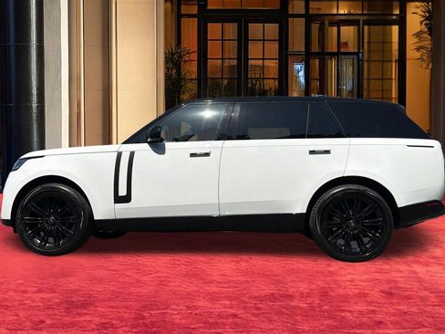 Used 2023 Land Rover Range Rover Long Wheelbase SE AWD/4WD image 2