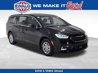 New 2026 Chrysler Pacifica Select