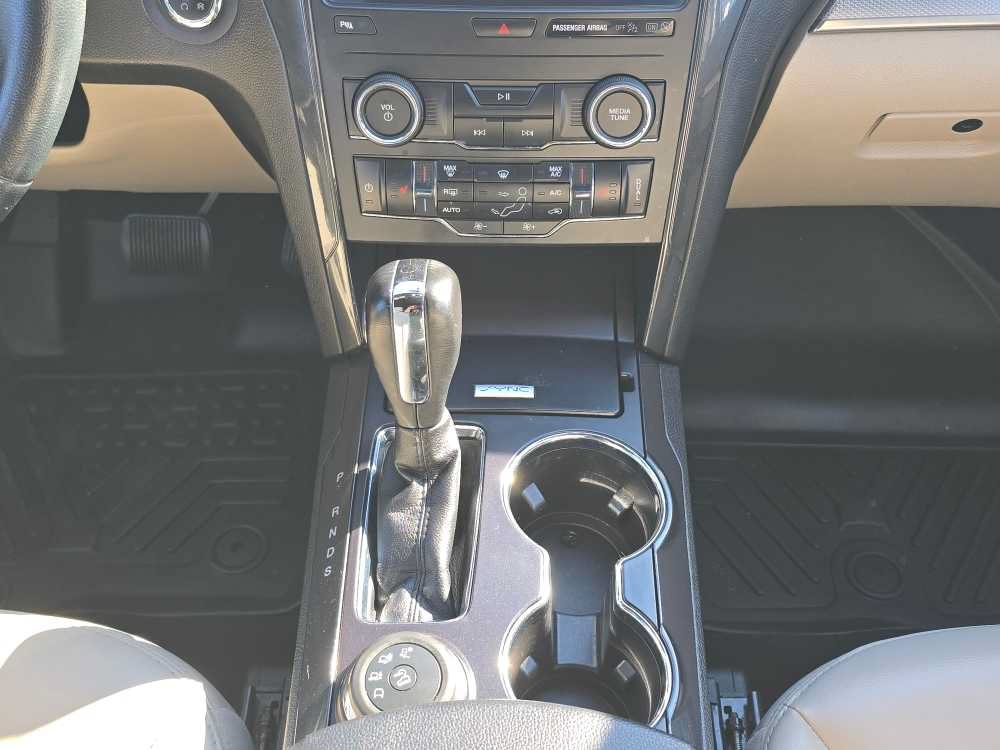 Used 2019 Ford Explorer XLT w/ Equipment Group 202A AWD/4WD image 13
