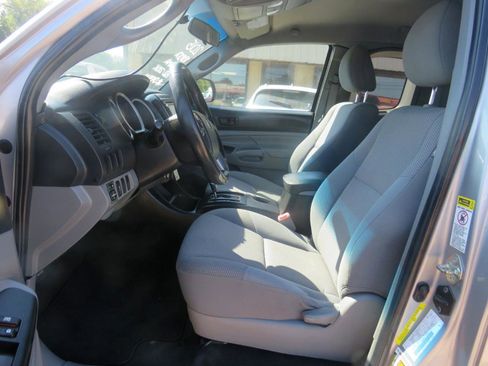 Used 2015 Toyota Tacoma PreRunner w/ Convenience Package RWD image 10
