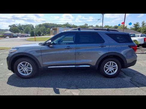 Certified 2025 Ford Explorer Active AWD/4WD image 5