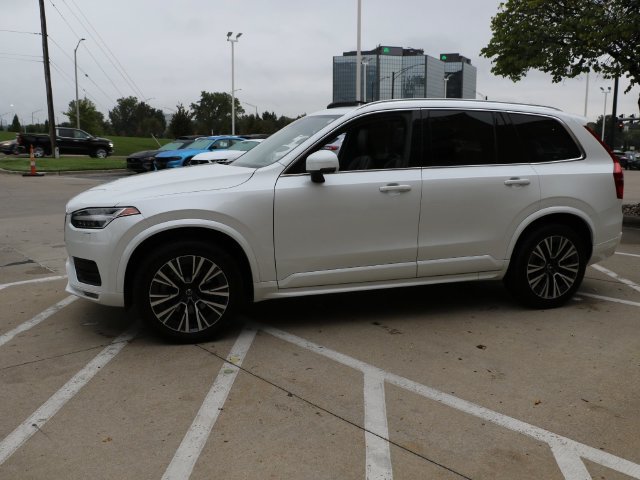 Used 2022 Volvo XC90 T6 Momentum w/ Climate Package AWD/4WD image 4
