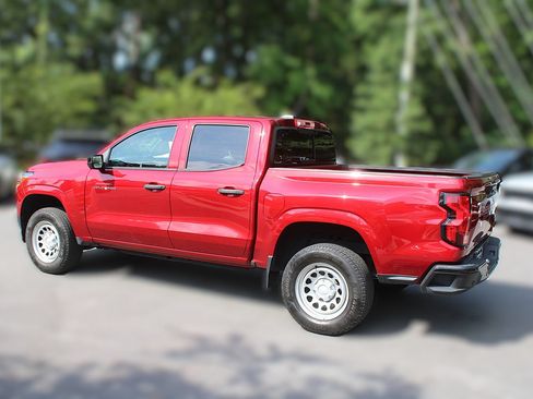Used 2024 Chevrolet Colorado W/T w/ Technology Package RWD image 8