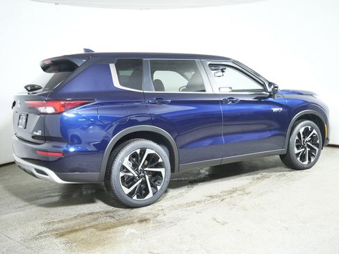 New 2025 Mitsubishi Outlander SE image 2