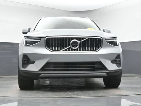 Used 2024 Volvo XC40 B5 Plus w/ Protection Package Premier AWD/4WD image 12