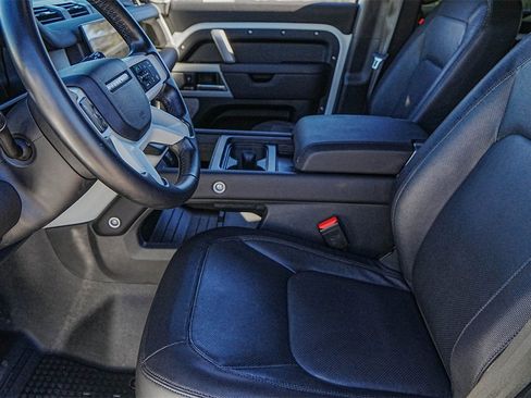 Used 2024 Land Rover Defender 130 X-Dynamic SE image 9