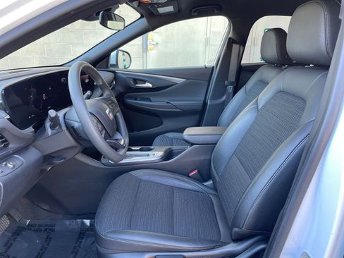 Used 2025 Buick Envista Preferred image 27