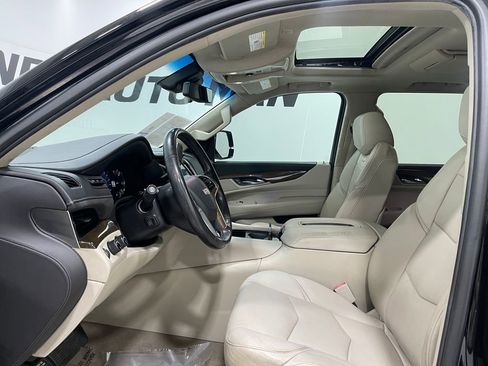 Used 2019 Cadillac Escalade Luxury image 15