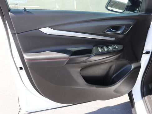 Used 2023 Chevrolet Bolt EUV LT w/ Convenience Package FWD image 9
