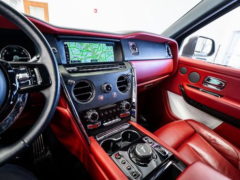 Used 2022 Rolls-Royce Cullinan image 47