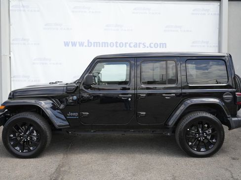 Used 2025 Jeep Wrangler Unlimited Sahara w/ Safety Group AWD/4WD image 8