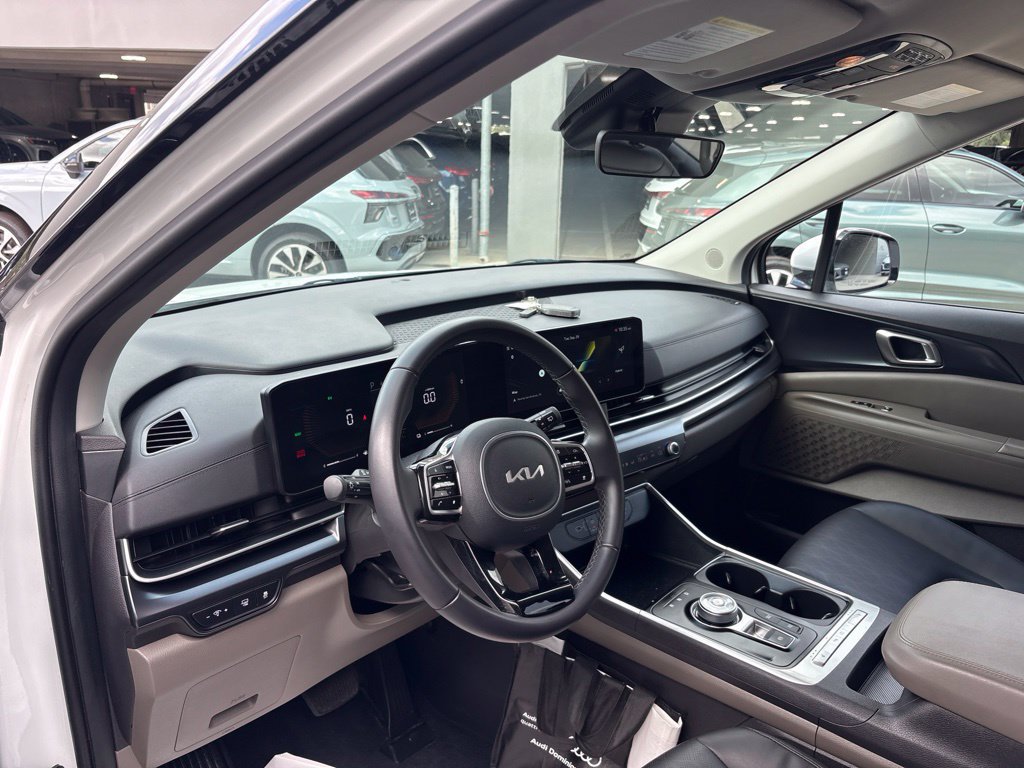 Used 2026 Kia Carnival LXS FWD image 13