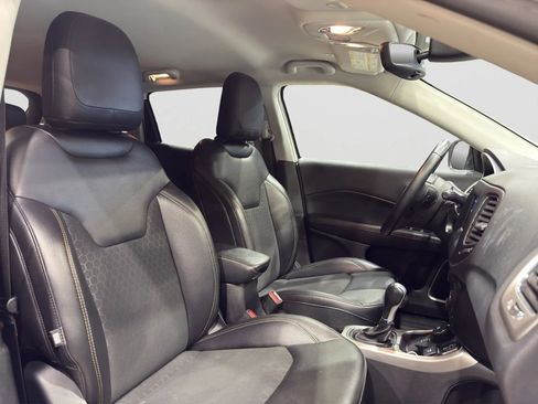 Used 2019 Jeep Compass Latitude image 16