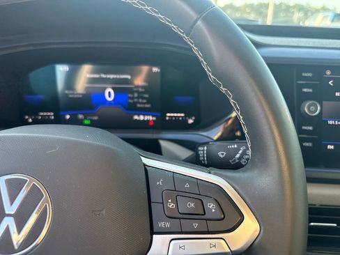 Used 2022 Volkswagen Taos SE image 19