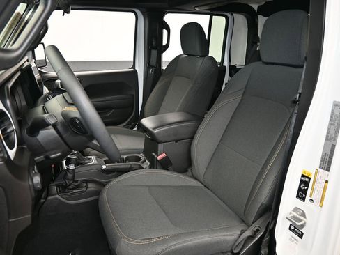 Used 2024 Jeep Gladiator Sport image 31