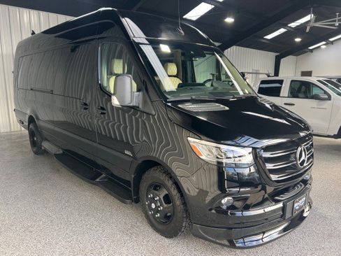 Used 2023 Mercedes-Benz Sprinter 3500 image 4