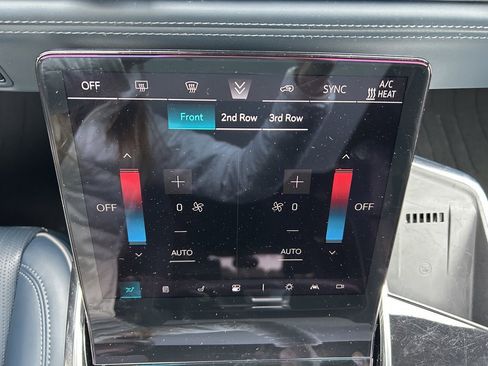 Used 2025 Cadillac Escalade IQ Luxury 2 w/ LPO, Premium Carpet Package image 36