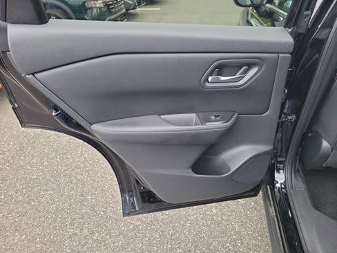 Used 2024 Nissan Rogue SV FWD image 15