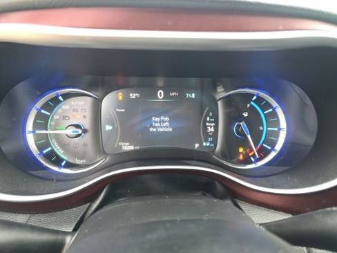 Used 2020 Chrysler Pacifica Limited image 15