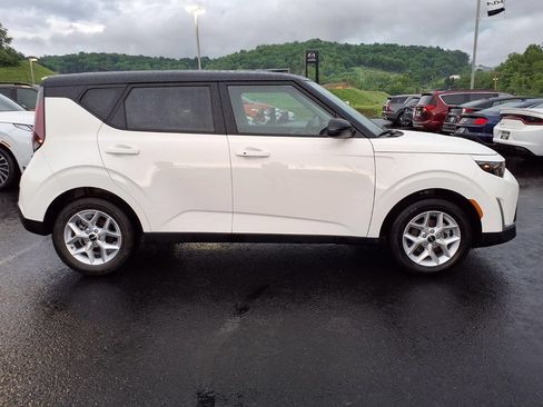 Certified 2025 Kia Soul S FWD image 6