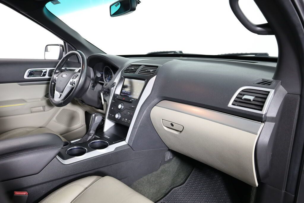 Used 2014 Ford Explorer XLT w/ Equipment Group 202A FWD image 23