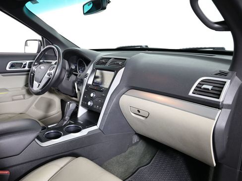 Used 2014 Ford Explorer XLT w/ Equipment Group 202A FWD image 23