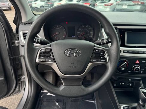 Used 2022 Hyundai Accent SE FWD image 32