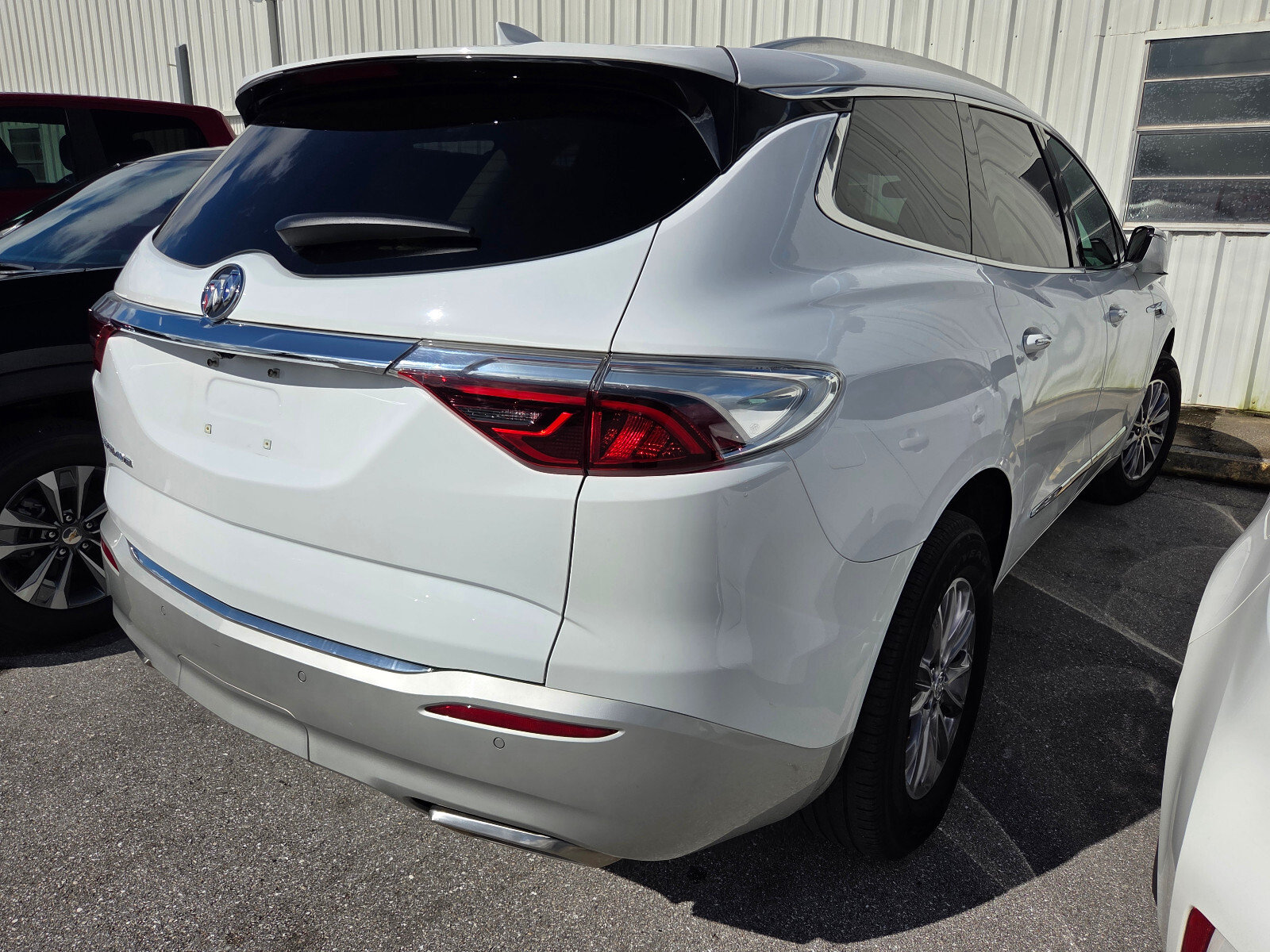 Used 2023 Buick Enclave Essence FWD image 3