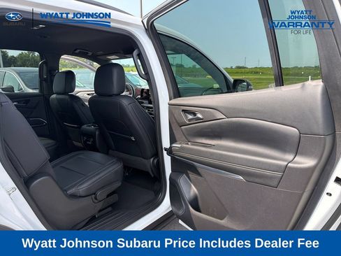 Used 2025 Chevrolet Traverse LT AWD/4WD image 34