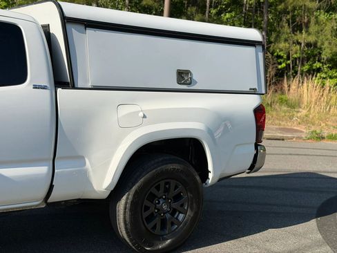 Used 2020 Toyota Tacoma SR5 RWD image 4