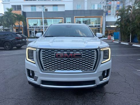 Used 2024 GMC Yukon Denali w/ Advanced Technology Package AWD/4WD image 9