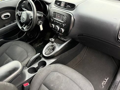 Used 2016 Kia Soul + image 14
